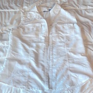 Sleeveless shirt size Med
